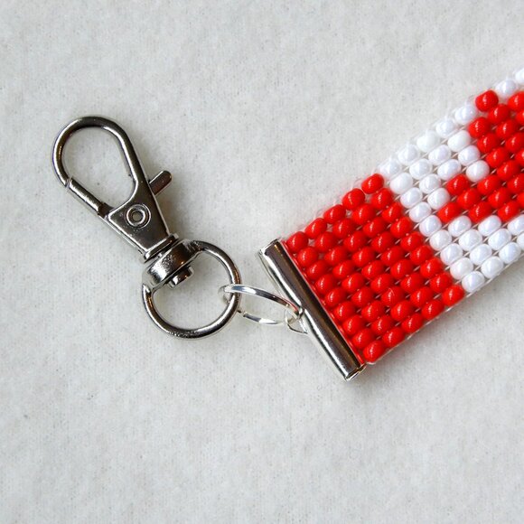 Canada Canadian flag bead keychain, handmade, maple leaf - Picture 3 of 3